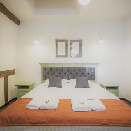 La Curtea Domneasca Piatra Neamţ Exterior foto