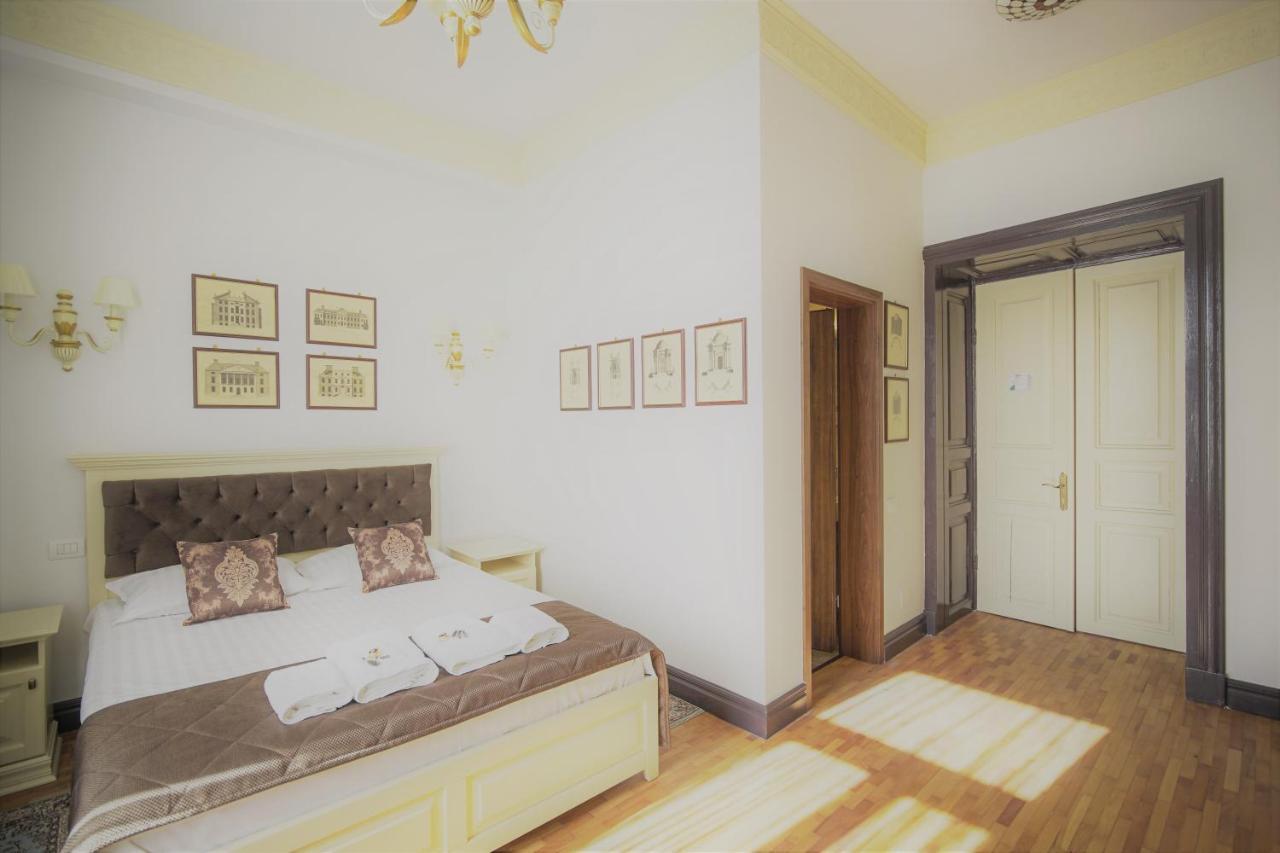 La Curtea Domneasca Piatra Neamţ Exterior foto