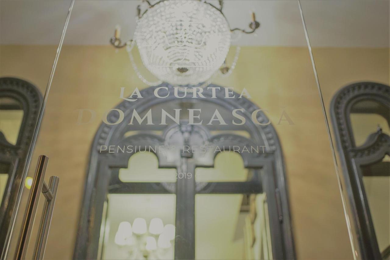 La Curtea Domneasca Piatra Neamţ Exterior foto